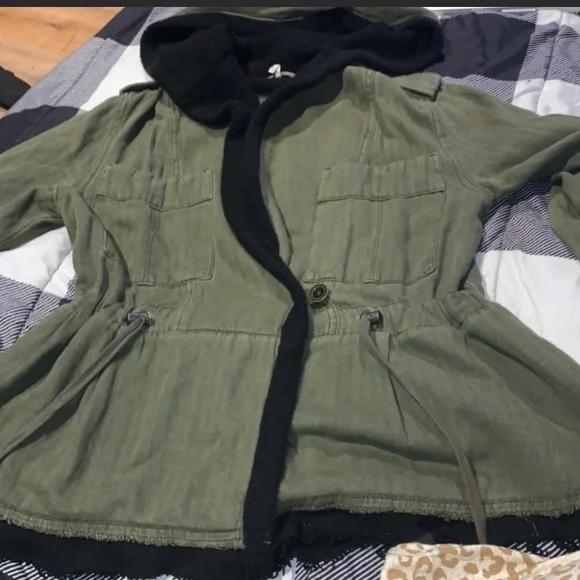 💚 Free People Slouchy Utility Jacket. Army Green w/ Black Accents & hood. XS 💚 - Picture 15 of 15
